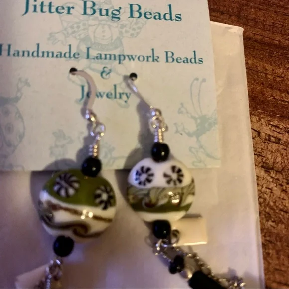 Hand made black and white earrings - Picture 4 of 5